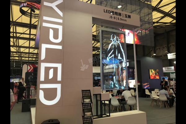 壹品光電：LED透明屏產(chǎn)品閃耀全場！高清大圖火熱來襲！